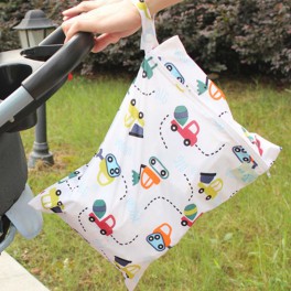 http://www.catalinalunares.com/8054-thickbox_default/lote-bolsas-bebe-azul-maleta-mochila-neceser.jpg