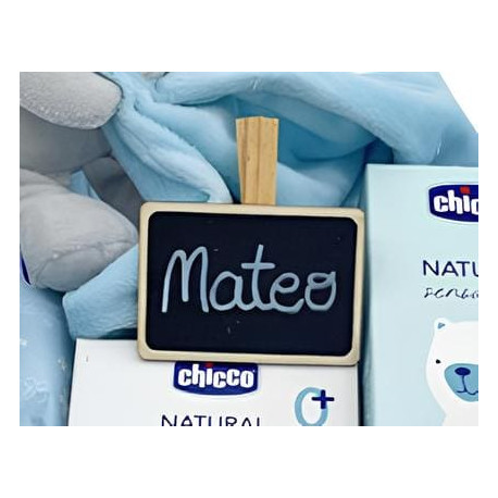 Pinza pizarra con el nombre del bebé